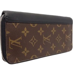 Used for 1 month, a little big for me, great condition